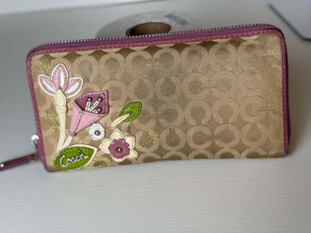 RARE Coach Y2K Op Art Floral Lily Applique Multi Jewelry Travel Carry Wallet